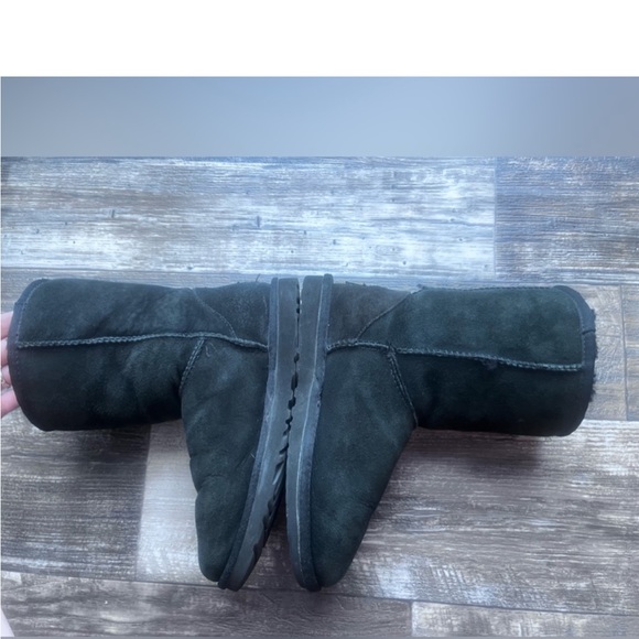 TWO pair UGG short boots classic black/chocolate brown Bailey wood button sz 6 - Picture 13 of 15